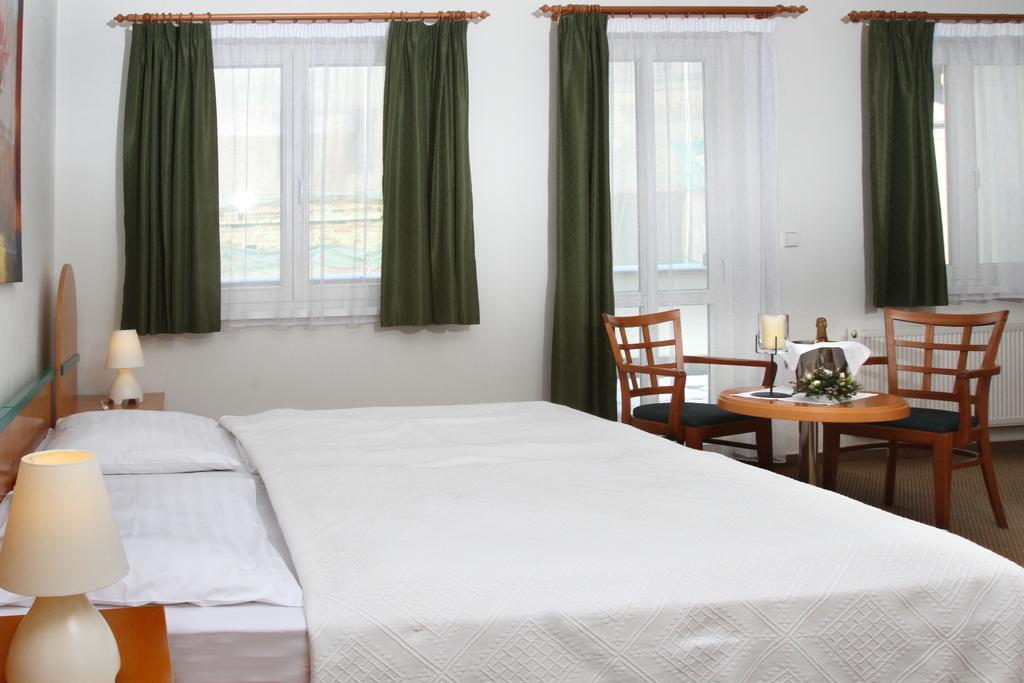 Hotel Maxim Marianske Lazne Room photo
