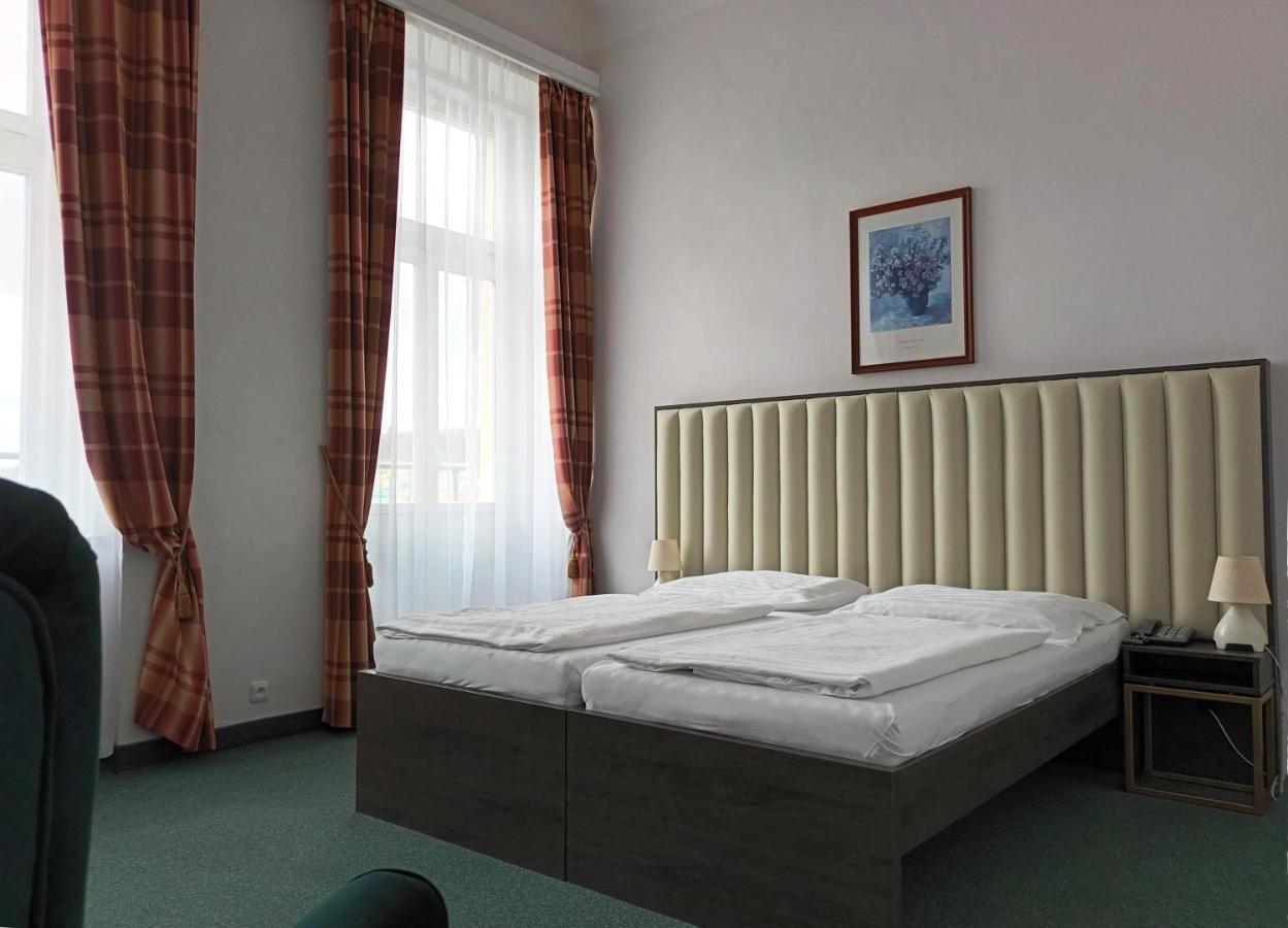 Hotel Maxim Marianske Lazne Exterior photo