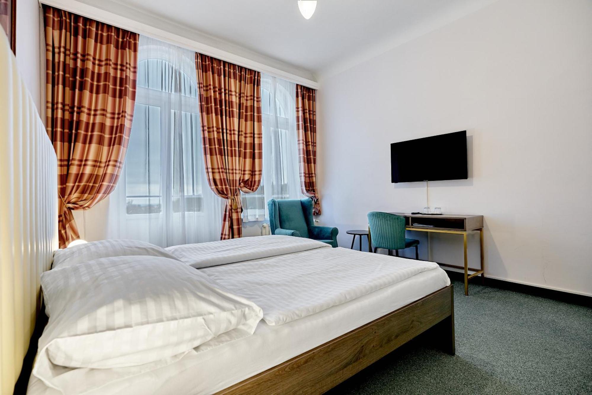 Hotel Maxim Marianske Lazne Exterior photo