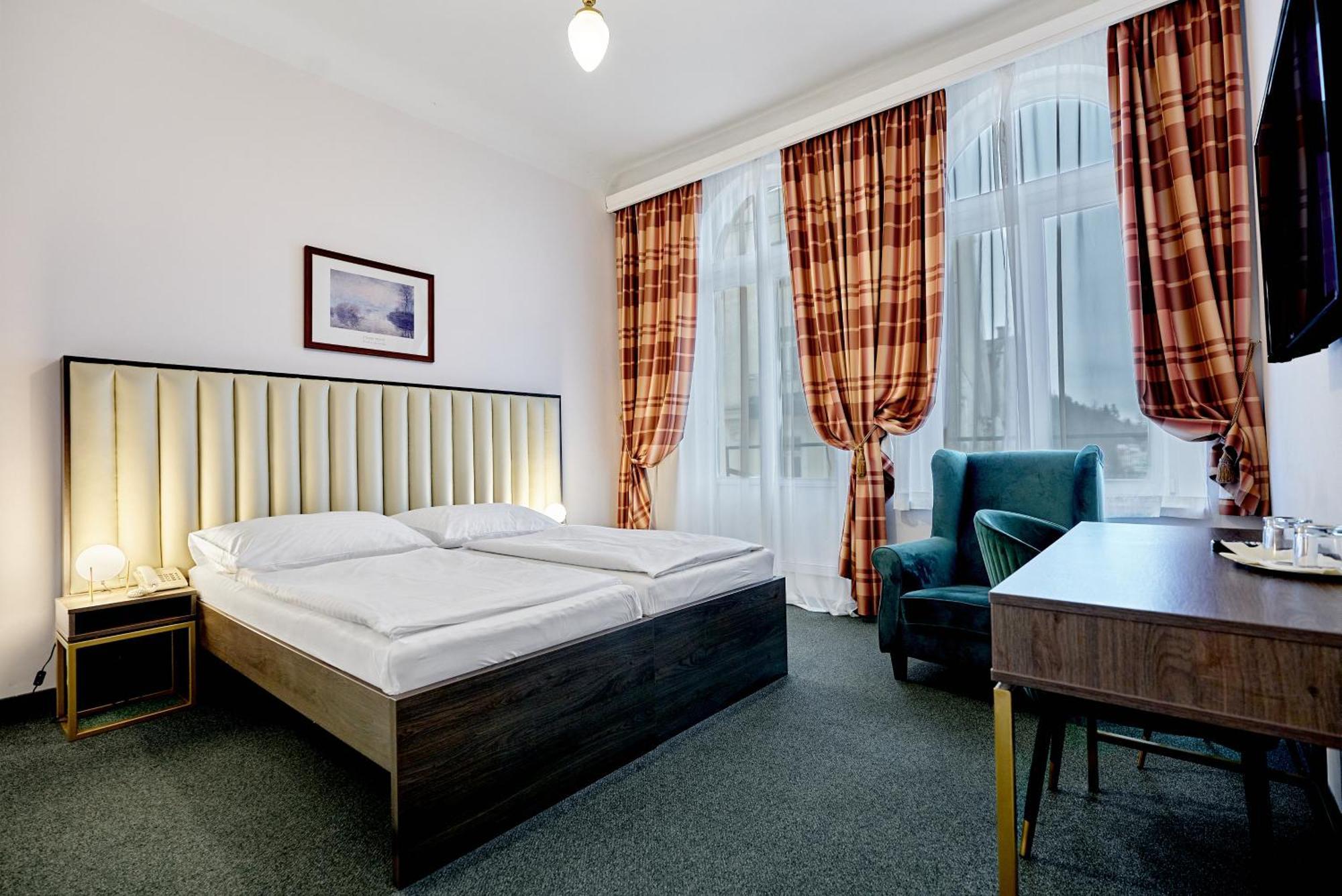 Hotel Maxim Marianske Lazne Exterior photo