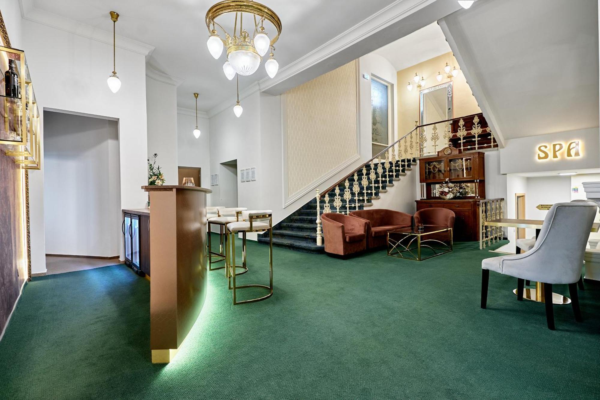 Hotel Maxim Marianske Lazne Exterior photo