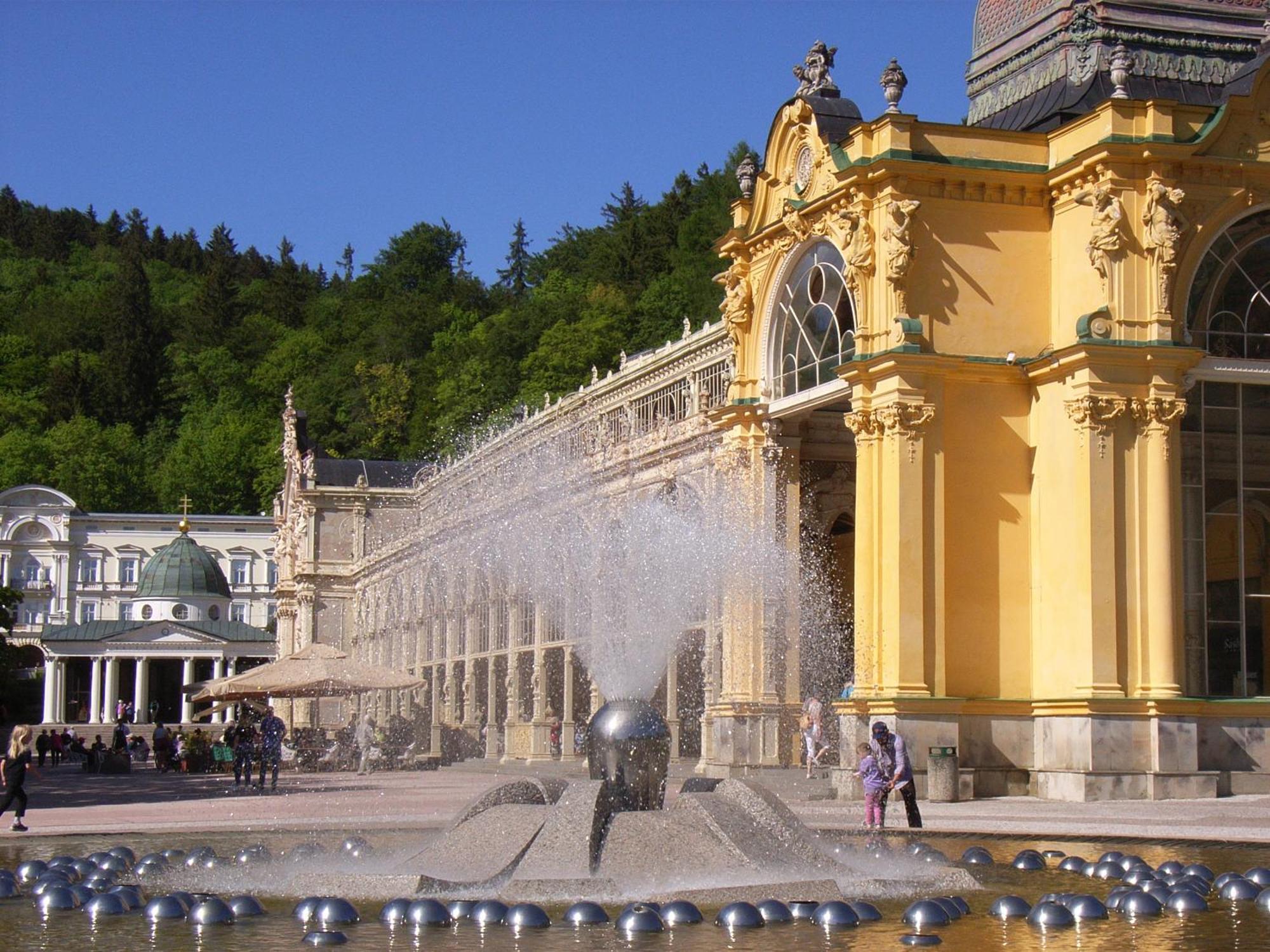 Hotel Maxim Marianske Lazne Exterior photo